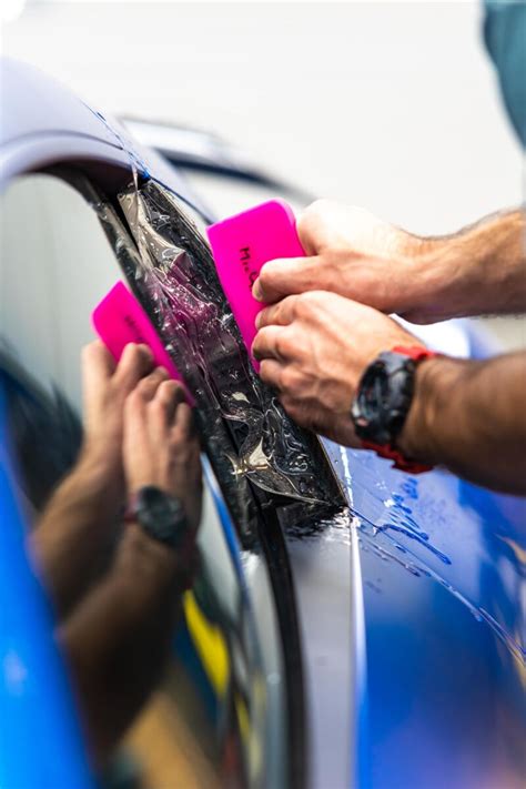 ukázka ochranné fólie na přední části vozu