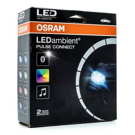 obraz s náhledem navigačních aplikací pro auta