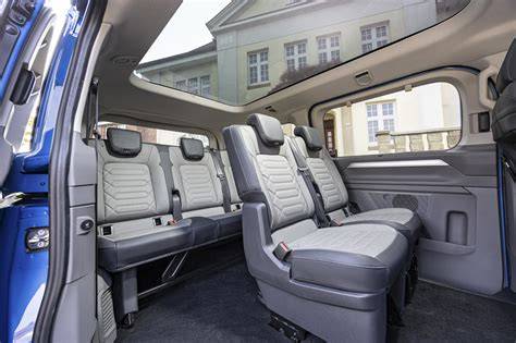 Volkswagen Caravelle 6.1 interiér