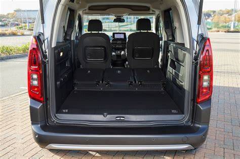 Citroën Berlingo interiér a zavazadlový prostor
