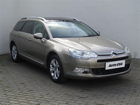 Citroën C5 Combi 2.2HDI interiér a motor