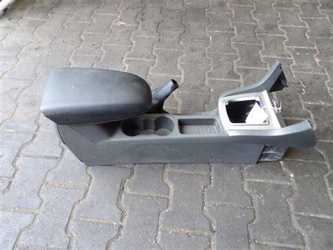 Interiérový tunel Ford Focus II s popelníkem