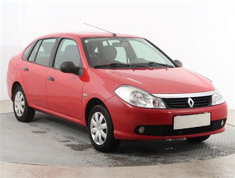 Renault Thalia červený sedan z profilu