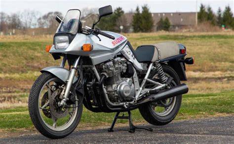 GSX Katana výfuk a rám