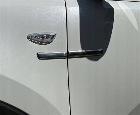 Ilustrace montáže bočních lišt na Ford Focus