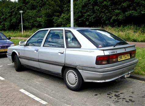 Renault 21 liftback zadní víko a profil
