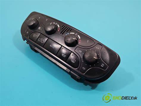 Hodiny a palubní systém v Mercedesu W203