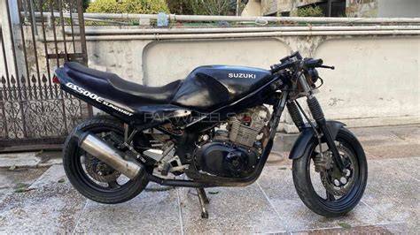infografika porovnání ročníků Suzuki GS500E