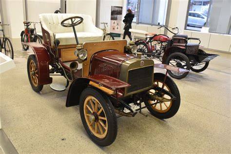 historie prvního nákladního automobilu