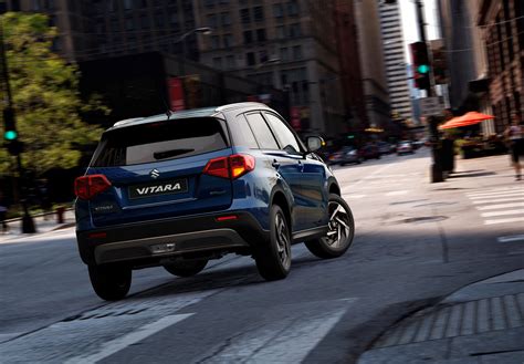 Infografika o Suzuki Vitara a jej generacích