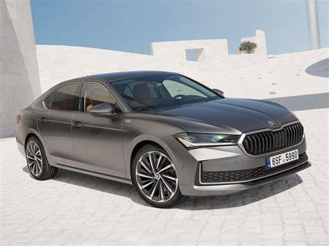 Obraz: Škoda Superb ve výbavě Sportline s lesklým zlatým lakem