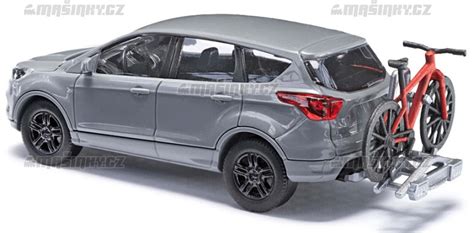 Ford Focus s tažným zařízením a nosičem kol montovaným na pravém nosníku