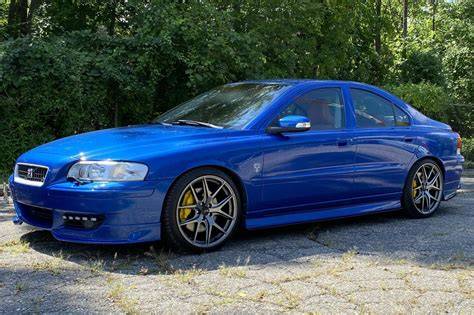 Infografika o skladbě zvuku v Volvo S60