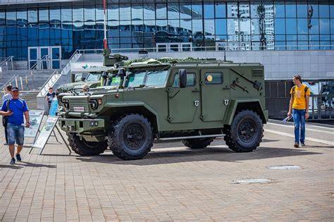 moderní lehké obrněné automobily 8x8