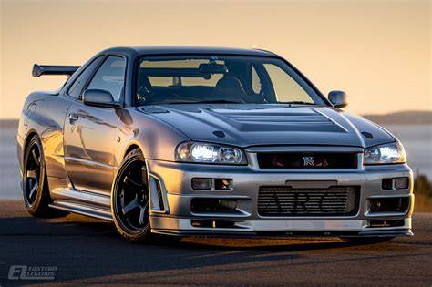Detail interiéru modelu Skyline R34 sedadla a palubní deska