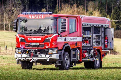 cisterenový hasičský vůz SCANIA 4x4 profil