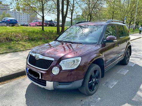 Škoda Yeti 1.8 TSI 4x4 z boku na silnici