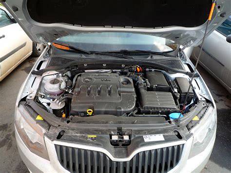 motorový prostor Škoda Octavia I rozložené součásti