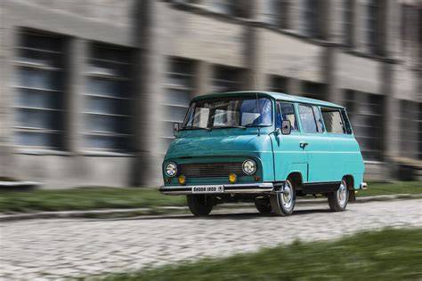 Infografika: srovnání verzí Škoda 1203 a jejich řazení