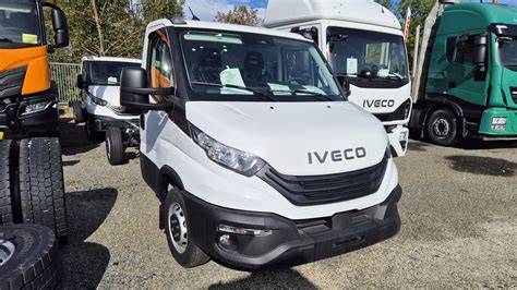 Fotografie víceúčelového dopravního automobilu na podvozku IVECO DAILY