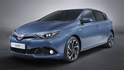 Nákres rozměrů Toyoty Auris s vyznačením délky, šířky a výšky