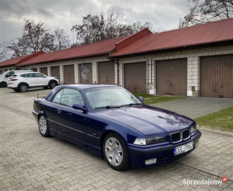Infografika ukazující anatomii blatníku a klíčové spoje na BMW E36 cabrio