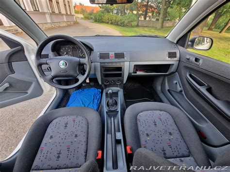 Detailní pohled na základní výbavu interiéru Škody Fabia Junior