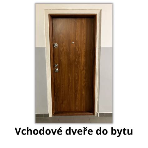 Ilustrace srovnání DPH na dveře s montáží a bez ní.