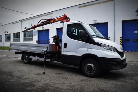 Odtahový vůz IVECO s hydraulickou rukou