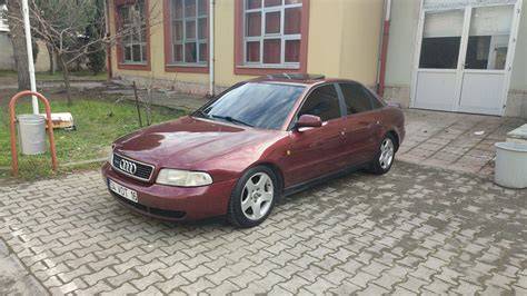 Infografika: Srovnání délek stěračů pro Audi A4 B5 a klíčové vlastnosti jednotlivých sad