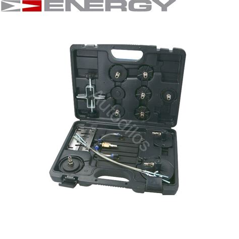 Ilustrace nebo fotografie sady nářadí potřebného pro výměnu brzdové kapaliny