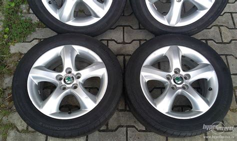 Detailní záběr na litá kola Škoda Roomster