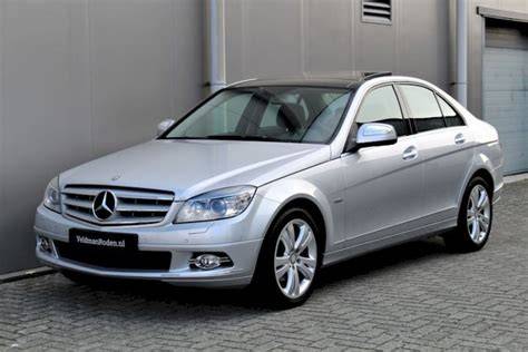Infografika: Srovnání výkonu a točivého momentu Mercedes C 200 Kompressor
