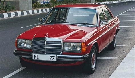 Fotografie klasického vozu Mercedes-Benz W123 s motorem OM61X