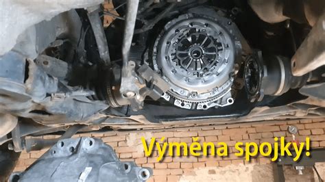 Schéma nebo ilustrace originálního uložení rezervního kola ve voze Škoda Felicia PickUp