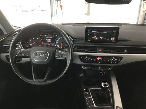 Infografika: Přehled základních funkcí MMI a Virtual Cockpit u Audi A4 B9