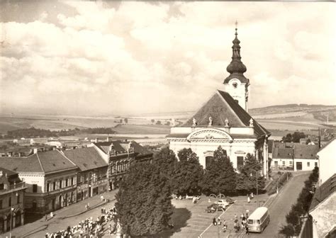 Historické fotografie prvních nákladních automobilů