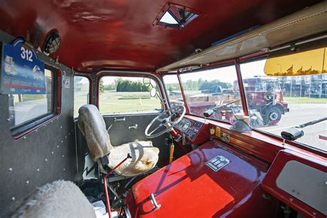 Detail kabiny nákladního automobilu DAF 2600 s důrazem na komfort