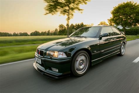 BMW E36 v závodní úpravě na okruhu