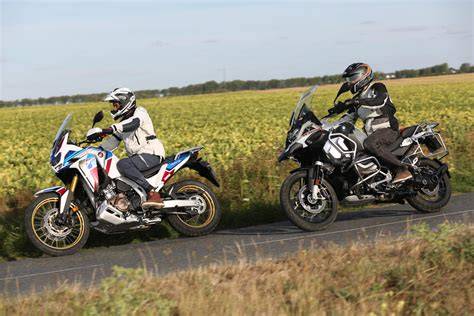 Graf porovnání cen: BMW R 1250 GS Adventure vs. Honda Africa Twin vs. KTM 1390.