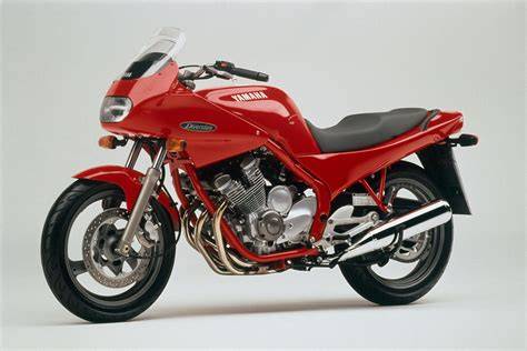 Infografika: Srovnání typů výfuků pro Yamaha XJ 600 Diversion (originál, Delkovič, Ixil, Remus, DOMINATOR)