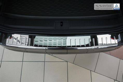 Ochranná lišta z nerezové oceli na zadním nárazníku VW Passat B7
