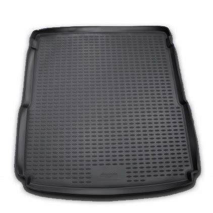 Detaily vany do kufru Passat B7 Combi
