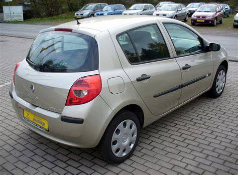 Infografika: Jak fungují plastové adaptéry pro repro u Renault Clio III