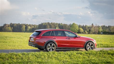 https://example.com/infografika-rozmery-mercedes-c-220d-all-terrain-2011.jpg
