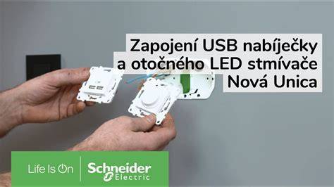 Diagram zapojení bezdrátové nabíječky a portů USB v autě