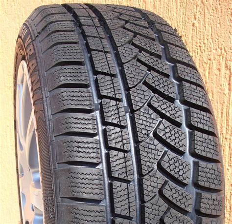 Detail dezénu pneumatiky Vraník s technologií Green Diamond