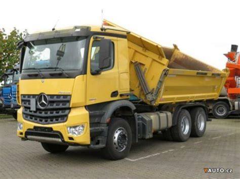 Mercedes sklápěč s hydraulikou a 6x4 koncept