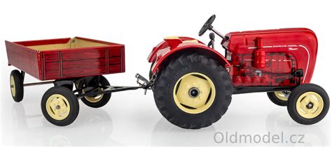 Sestavené modely traktorů s pásovým podvozkem