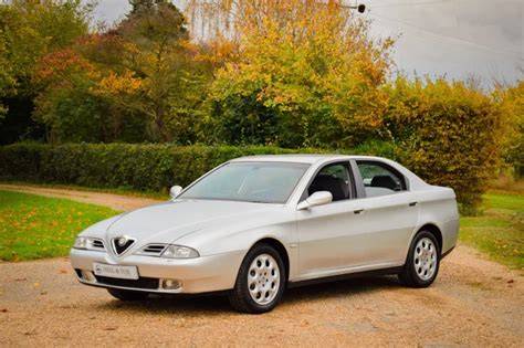 Infografika: Průřez typů dřevěných volantů a jejich kompatibility s Alfa Romeo 166